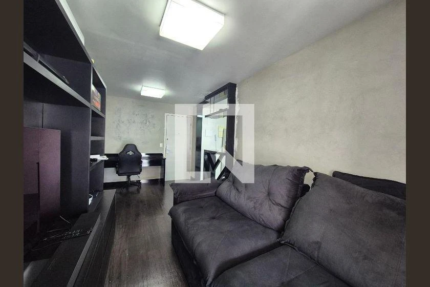 2-bedroom apartment in a building with a gym — photo 11