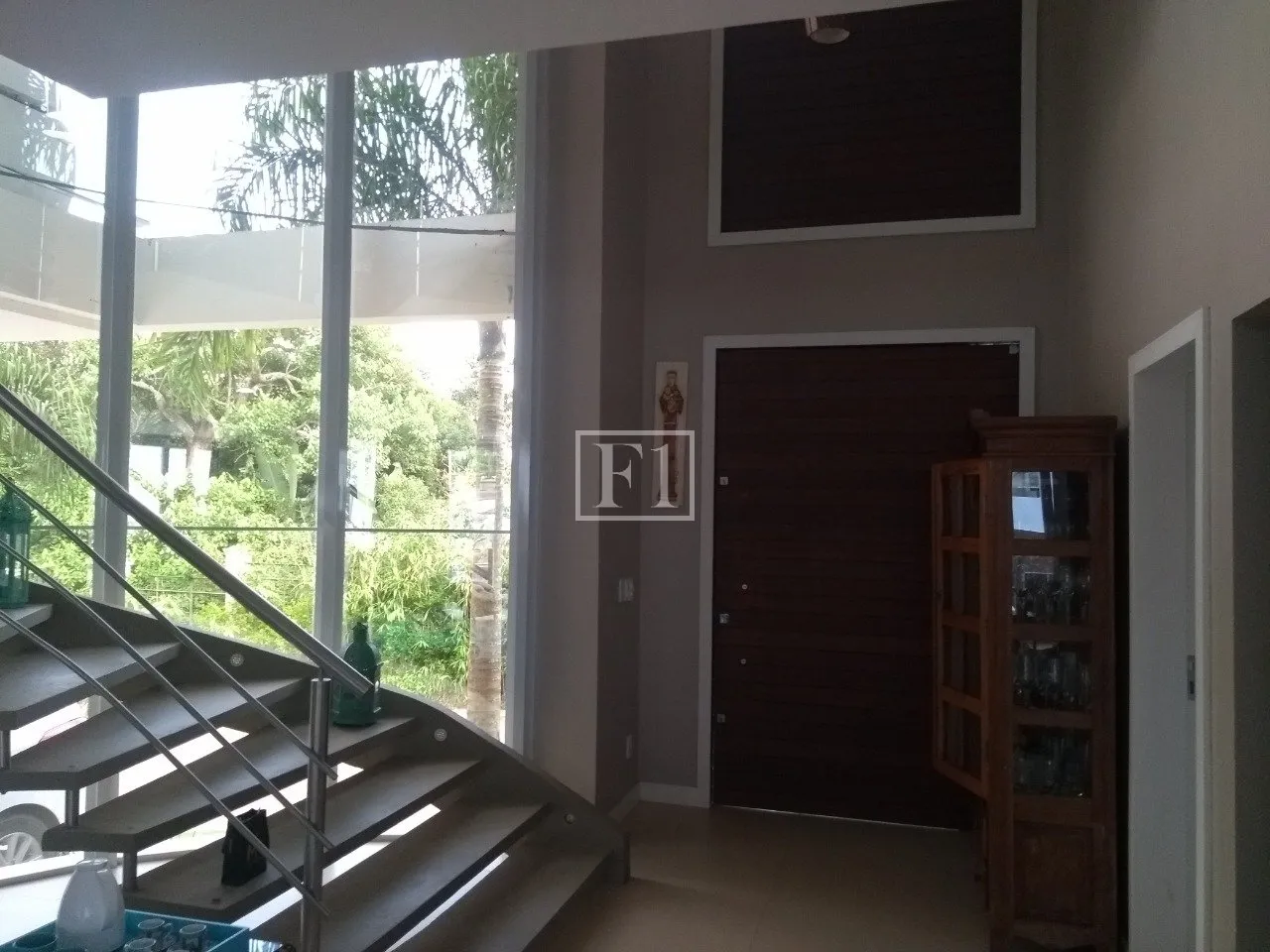 Furnished house, 450 m², with floor-to-ceiling windows — photo 10