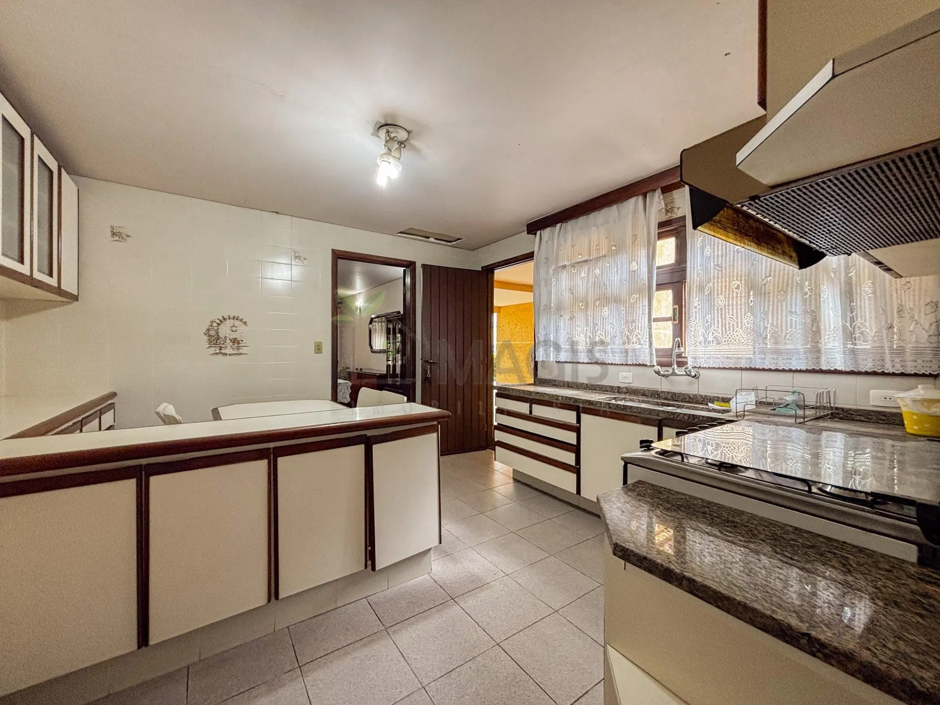House with 5 bedrooms and 13 parking spaces across 2 floors — photo 56
