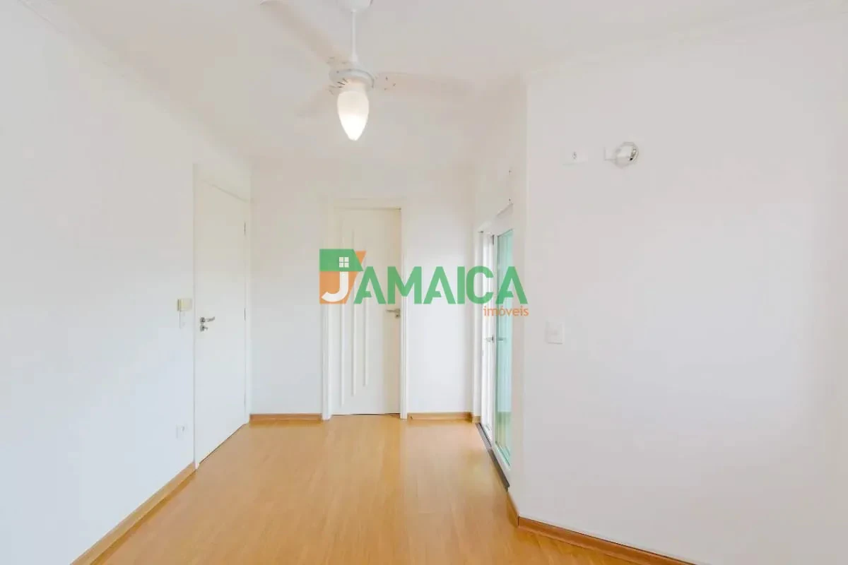 140 m² house with a home office and a walk-in closet — photo 8