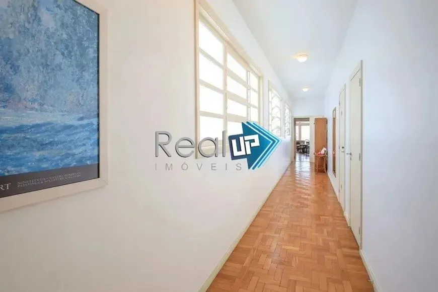 Penthouse with a glassed-in balcony and 4 bedrooms — photo 15