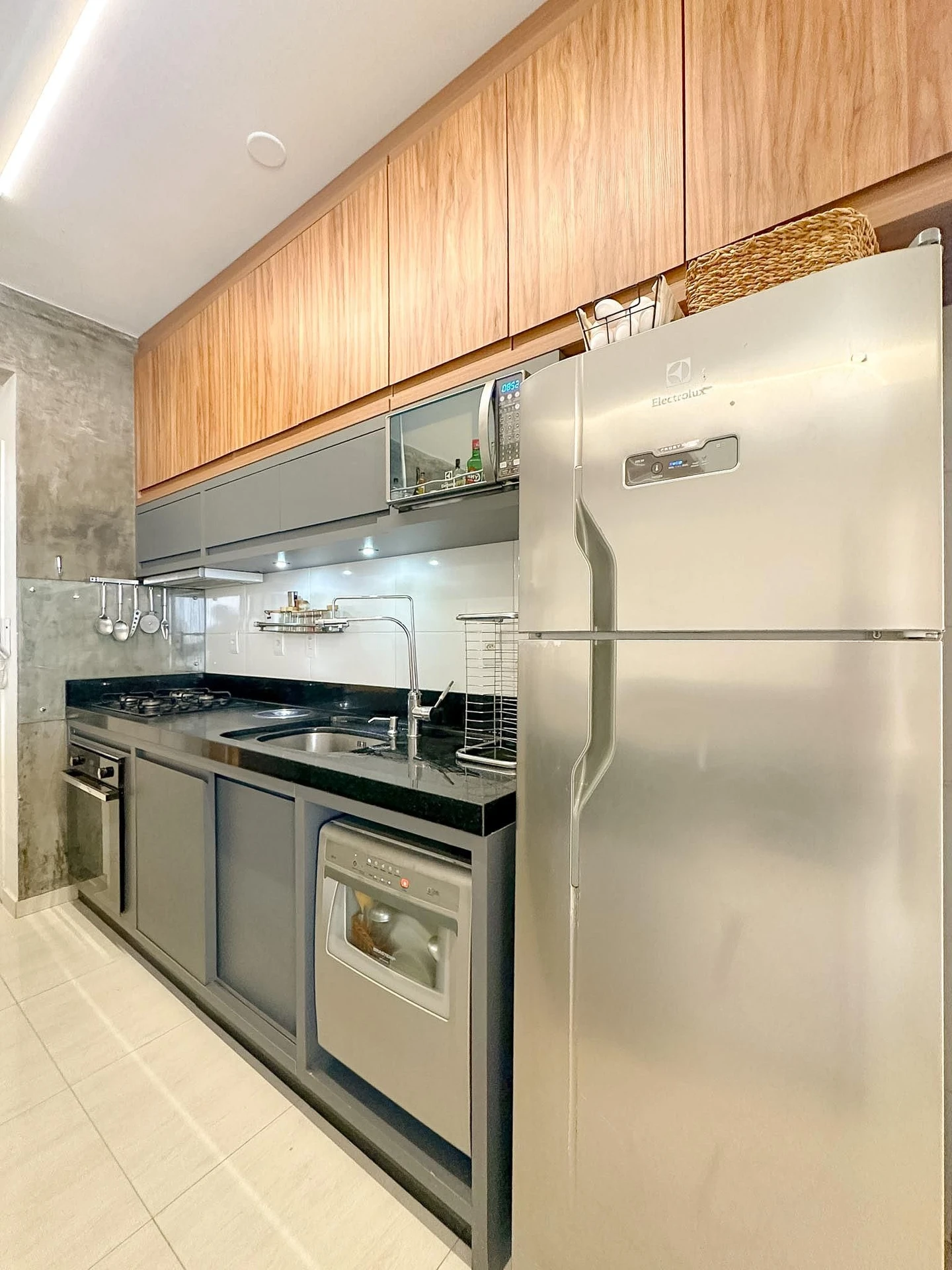 Furnished apartment, 92 m², with a grill on the balcony — photo 7