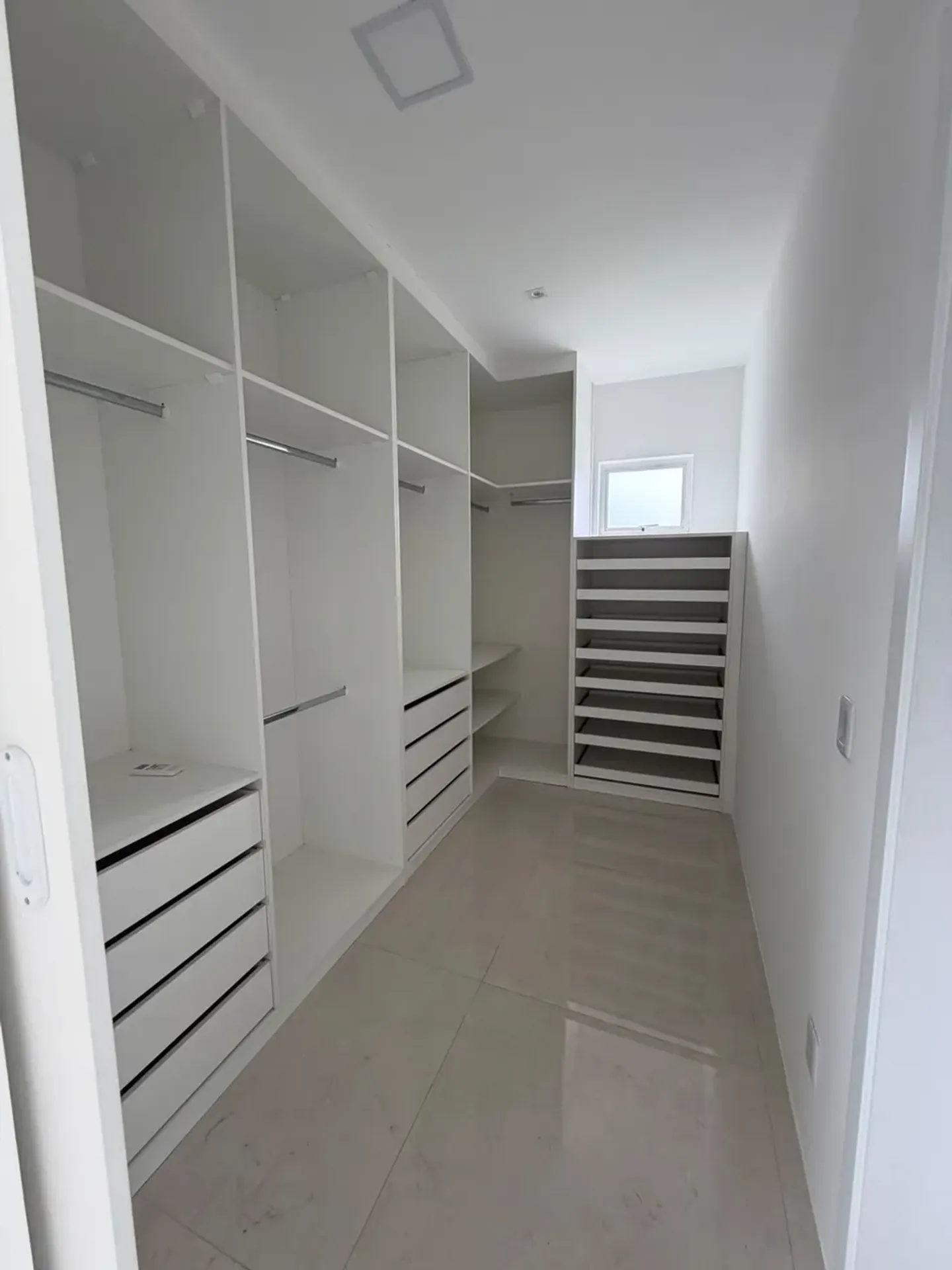 House, 370 m², with floor-to-ceiling windows — photo 7