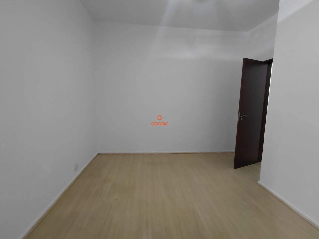 Wood or laminate floors in a 2-bedroom apartment, 88 m² — photo 11
