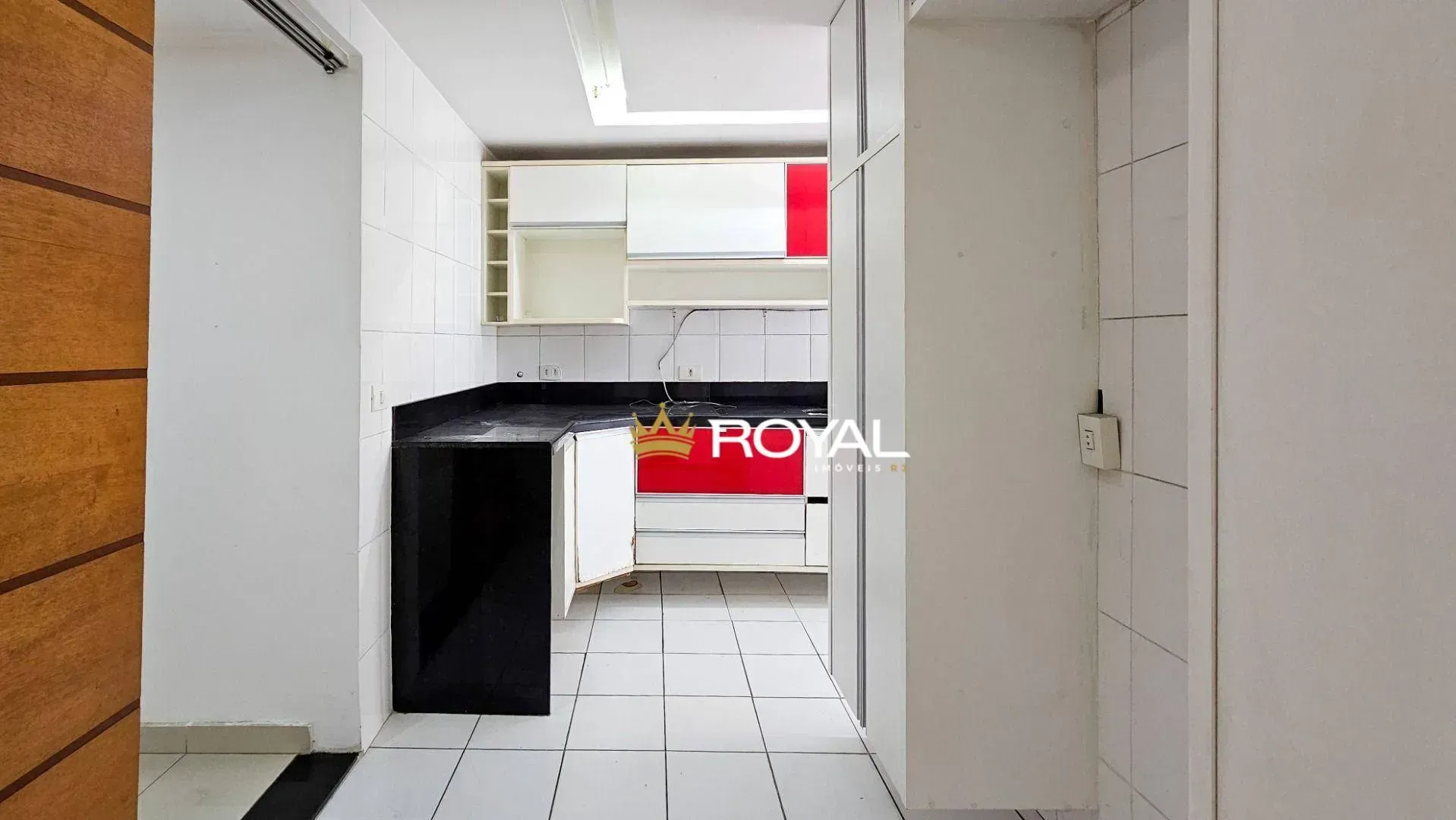 2-bedroom apartment with a glass-enclosed balcony — photo 23
