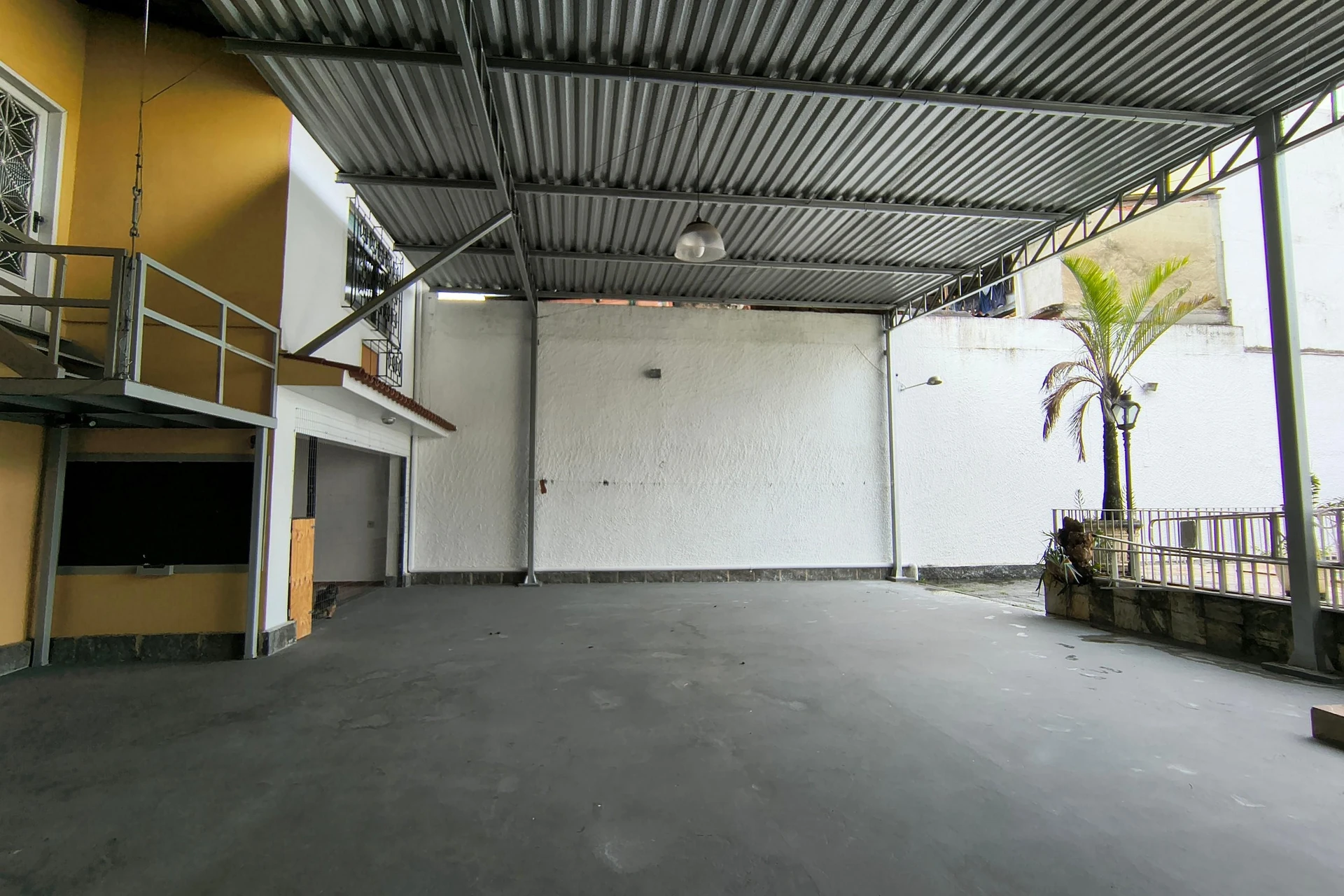 Jacuzzi y 3 dormitorios: casa de 742 m² — photo 44