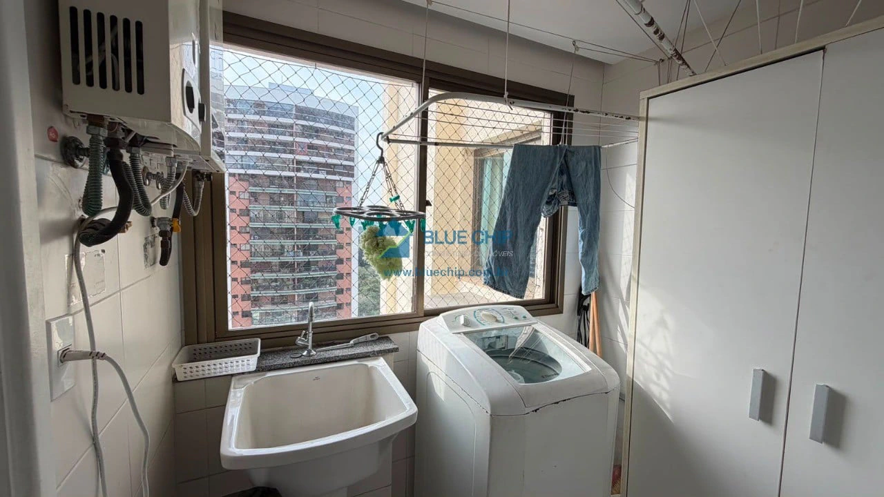 Furnished 3-bedroom apartment with enclosed balcony — photo 20