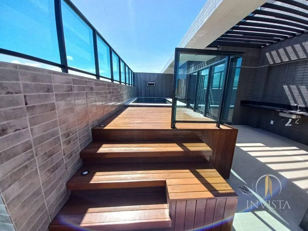 2-bedroom apartment with 1 en-suite bath and private BBQ — photo 5