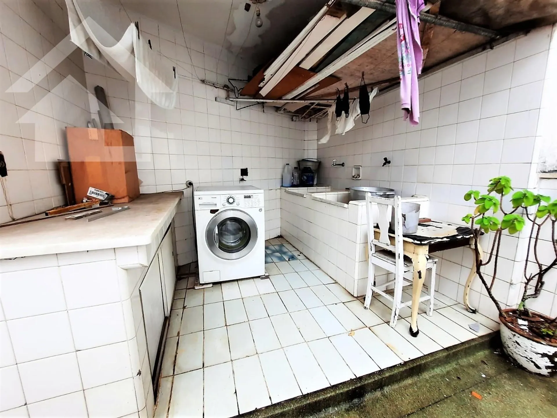525 m² apartment with a home office and a bathtub — photo 58