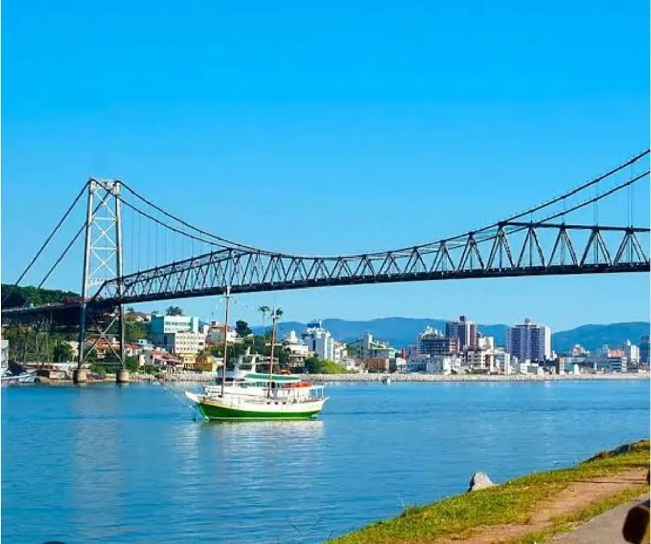 4-bedroom house with a grill on the balcony in Florianópolis — photo 9
