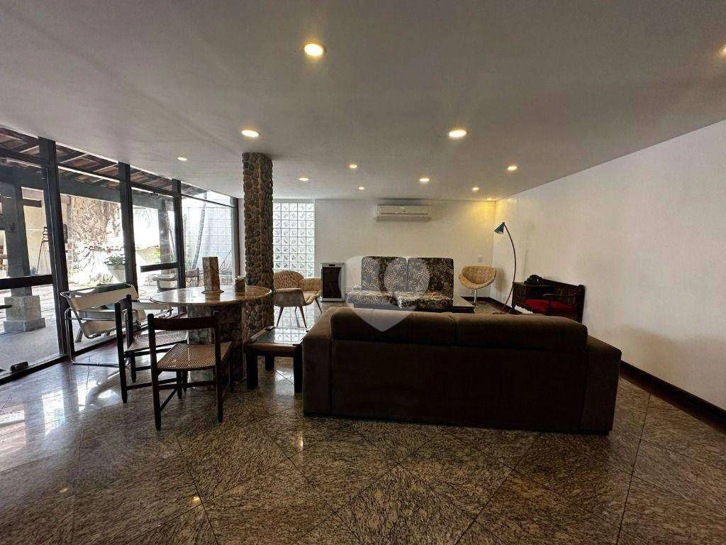 House with 3 bedrooms and 600 m², 4 parking spots — photo 4
