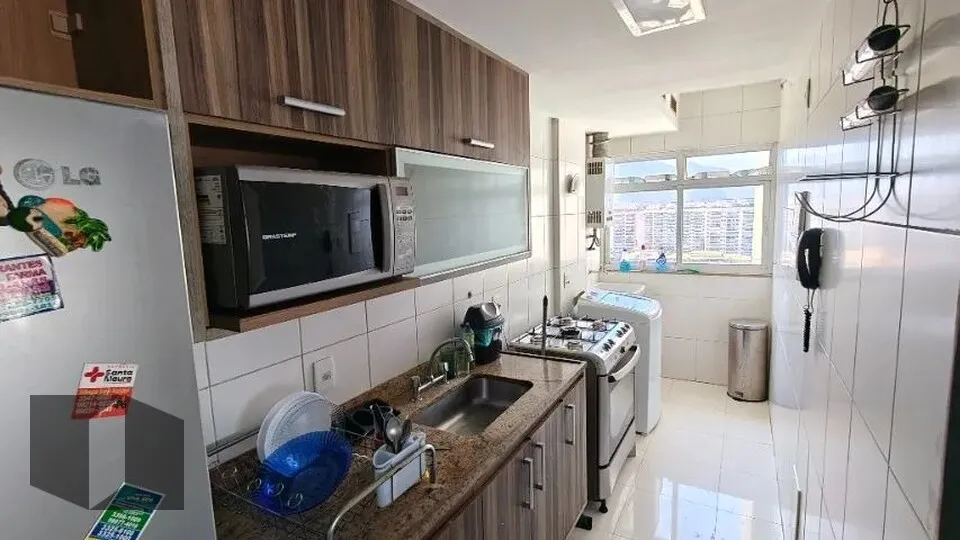 Furnished 3-bedroom apartment with glassed balcony — photo 17