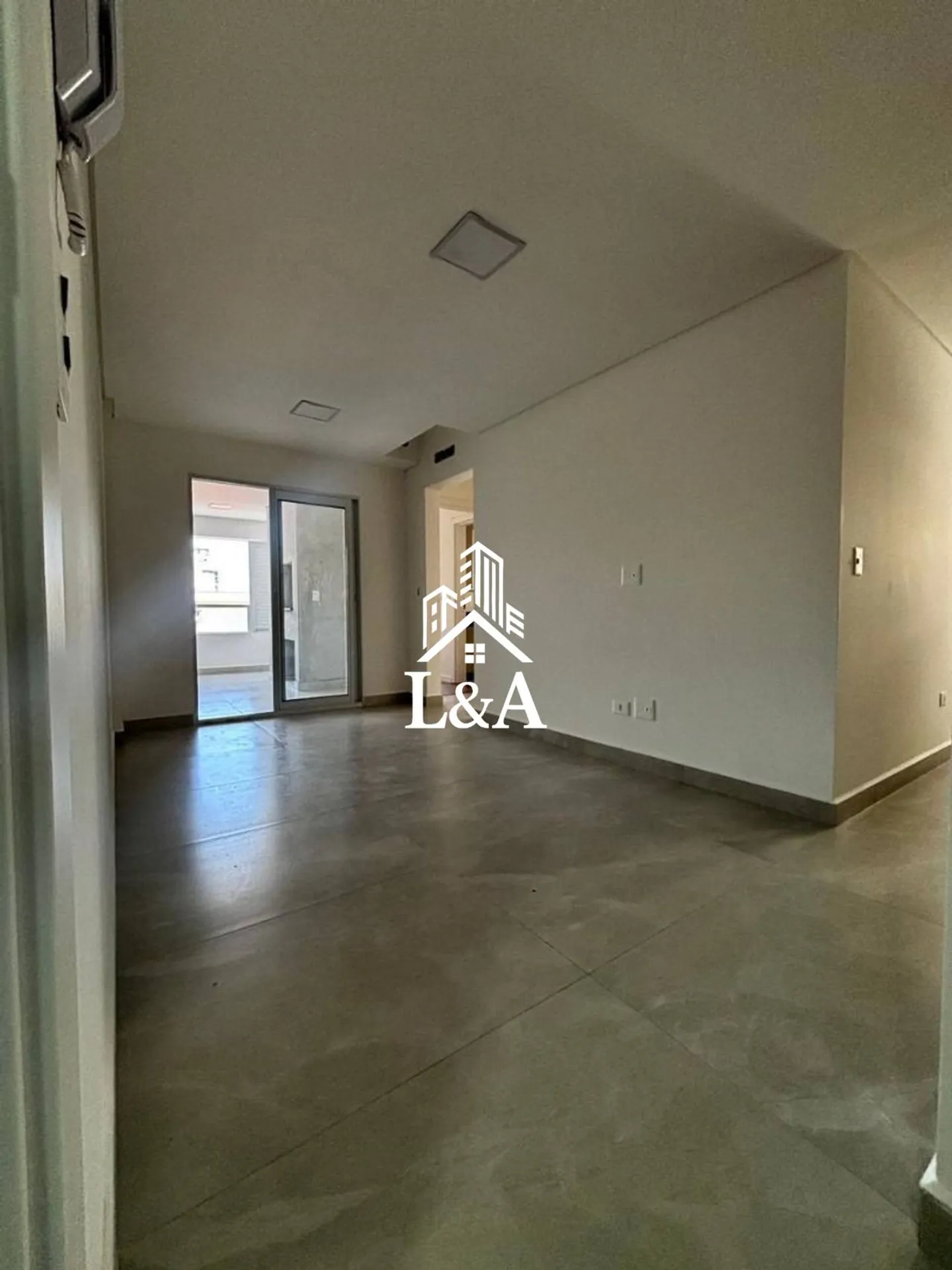 2-bedroom apartment in a building with a coworking space — photo 7