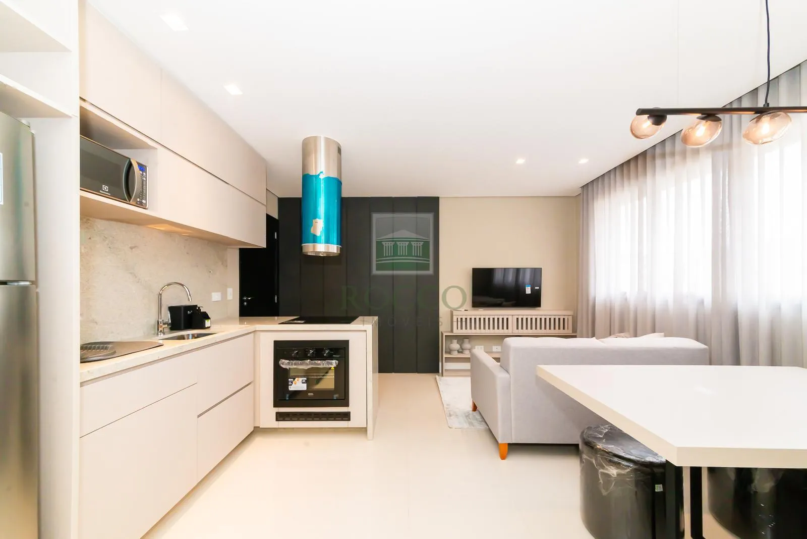 Furnished 1-bedroom apartment with an open kitchen — photo 5