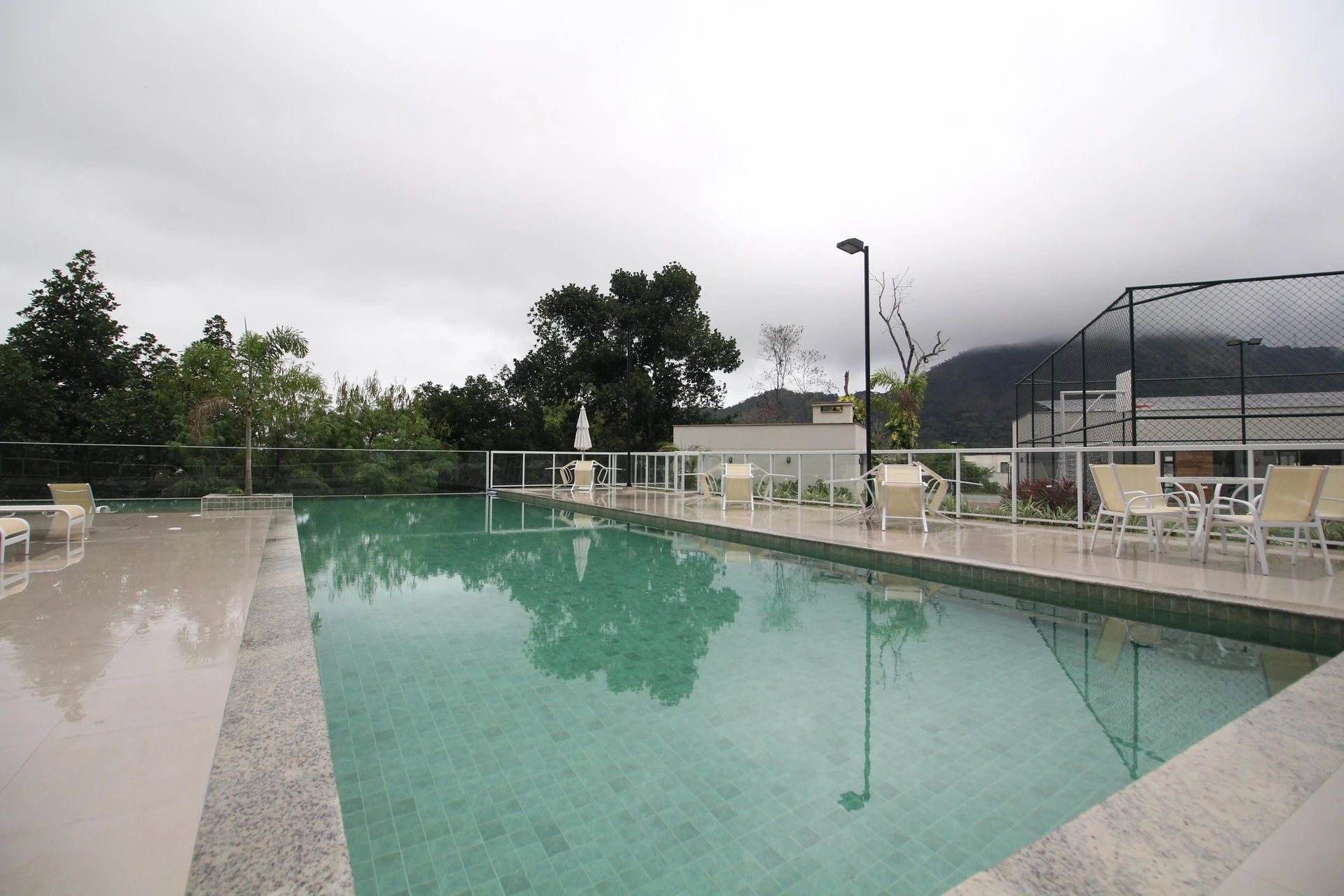 Unfurnished 2-bedroom apartment with balcony and private garden — photo 22