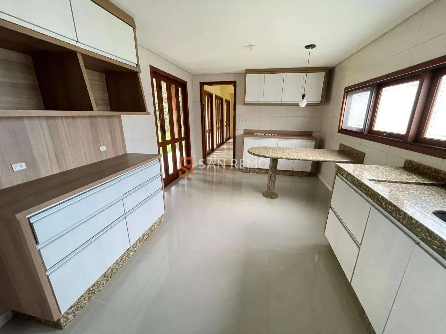 House with 4 bedrooms and 1 en-suite, 600 m² — photo 20