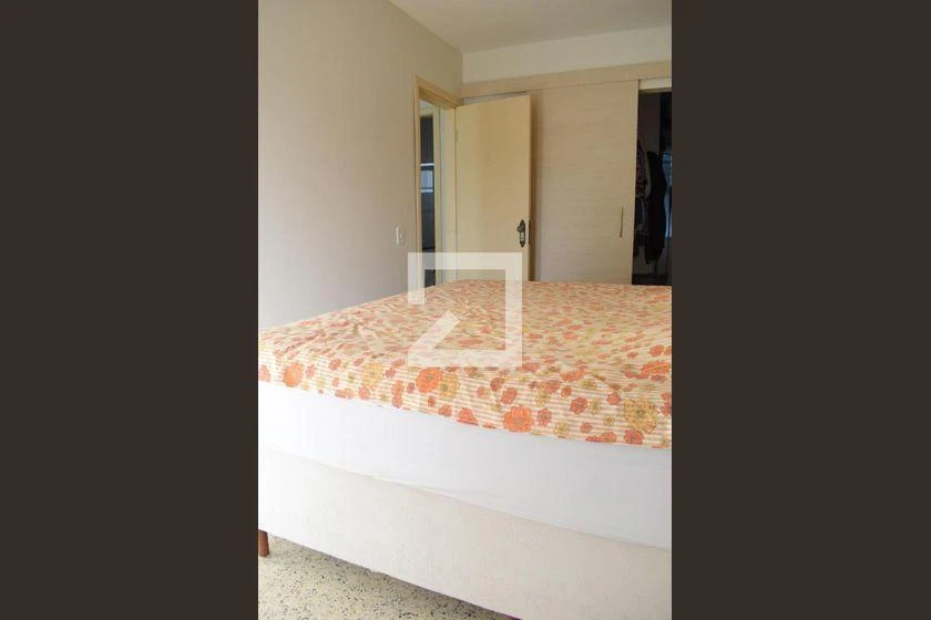3-bedroom house with a walk-in closet in Curitiba — photo 24