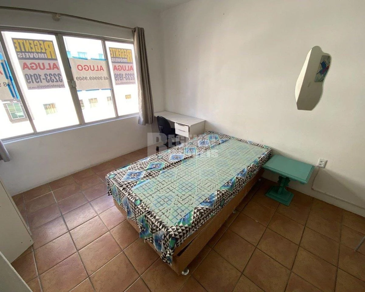 Furnished studio, 26 m², with a home office