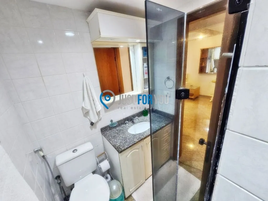 Квартира на 5-му поверсі з робочим місцем — photo 16
