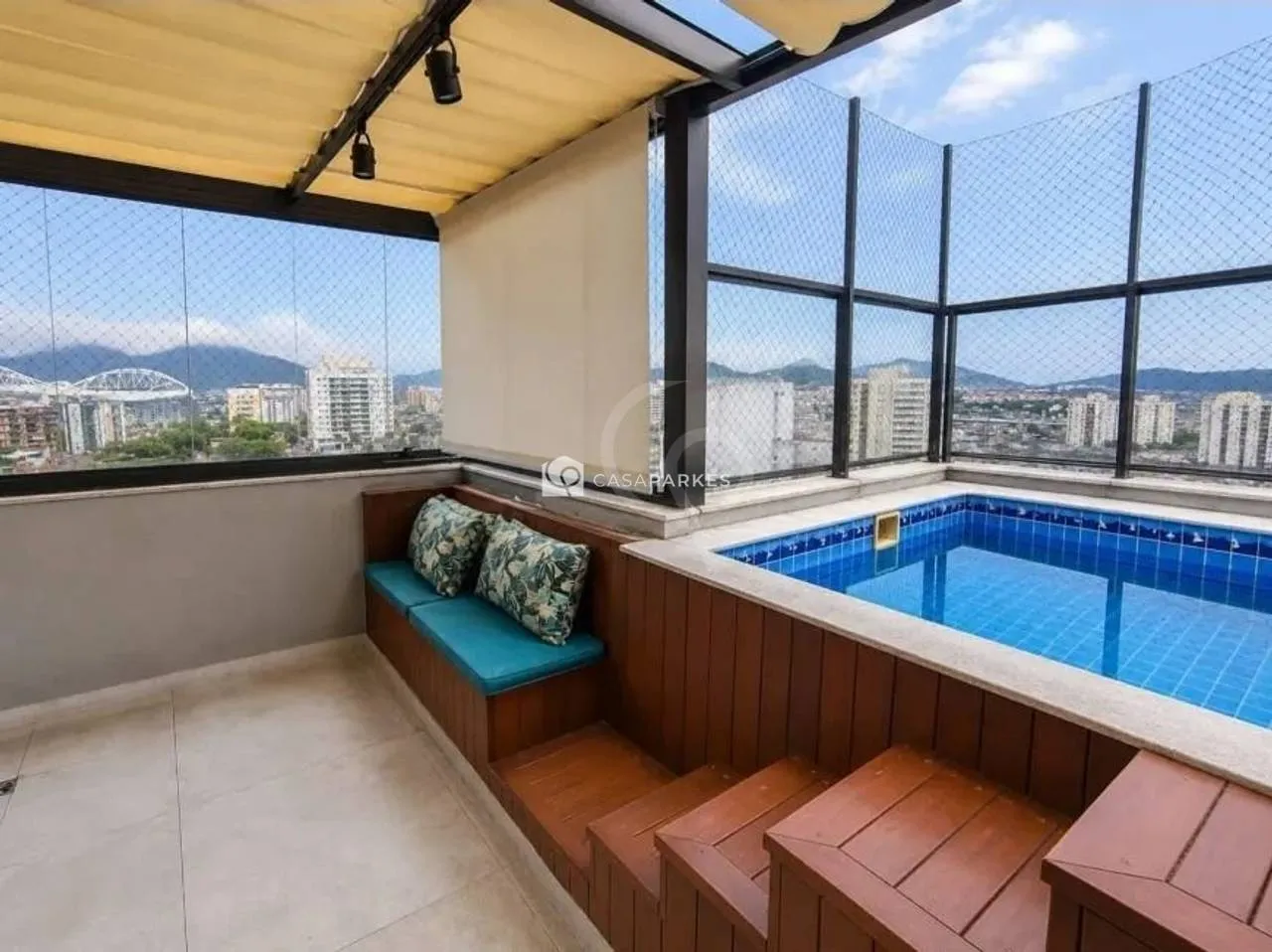 Balcony with a grill in a 3-bedroom apartment, 120 m² — photo 8