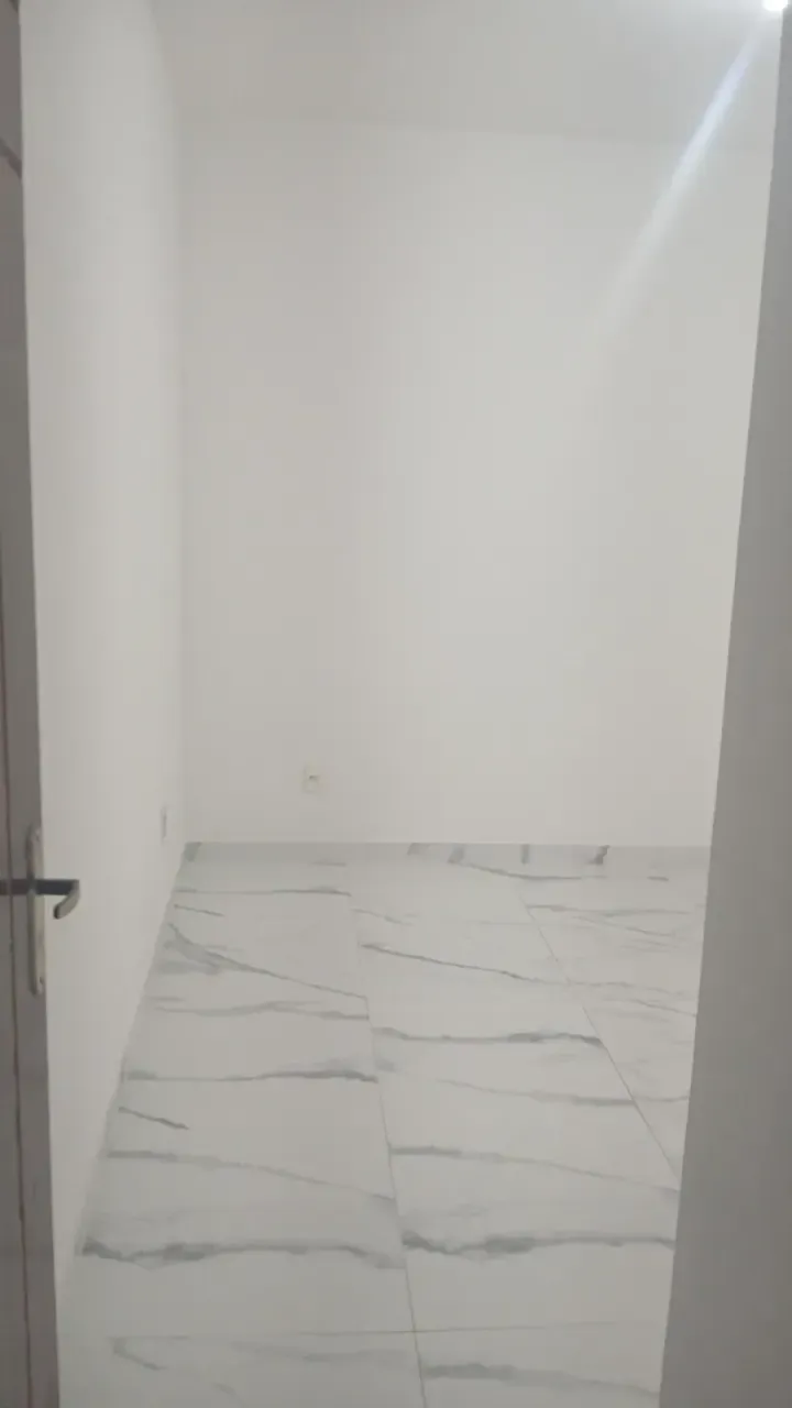 Unfurnished 2-bedroom apartment with 1 parking space — photo 3