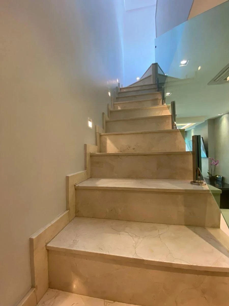 Furnished 189 m² apartment with 3 en-suite bedrooms and 2 parking — photo 36