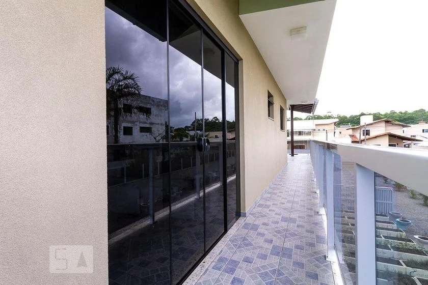 Unfurnished 1-bedroom apartment with a private garden — photo 11
