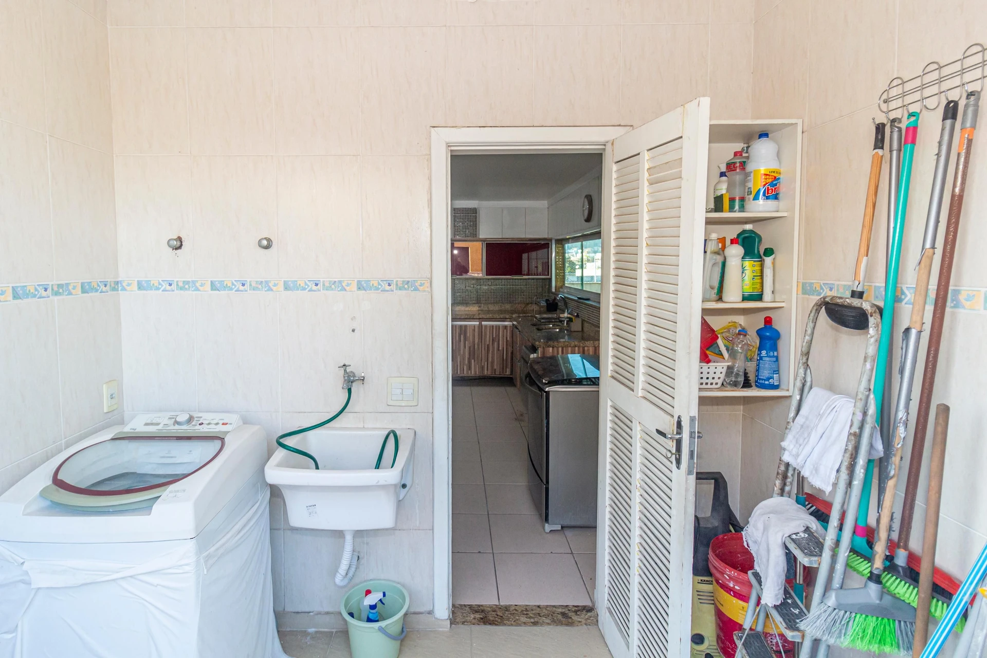 Apartamento mobiliado com 4 quartos e 3 banheiros — photo 36