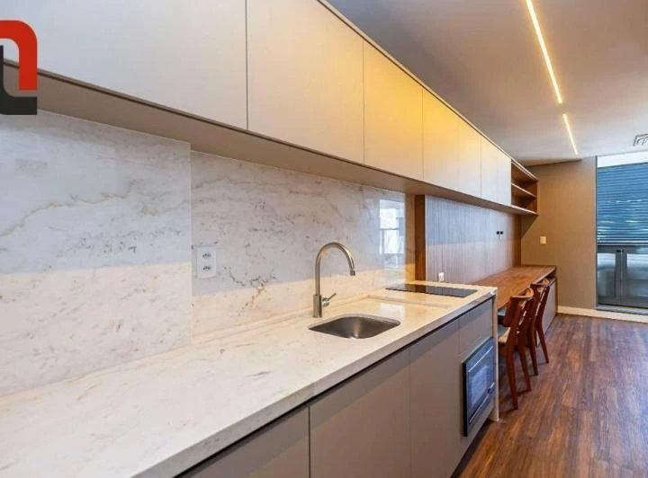 Studio mobiliado com 1 quarto e varanda