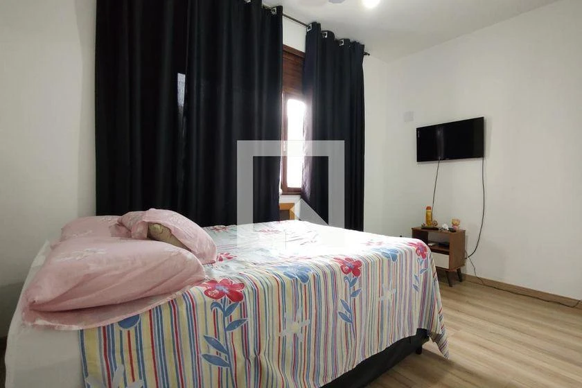 House, 742 m², with wood or laminate floors — photo 2