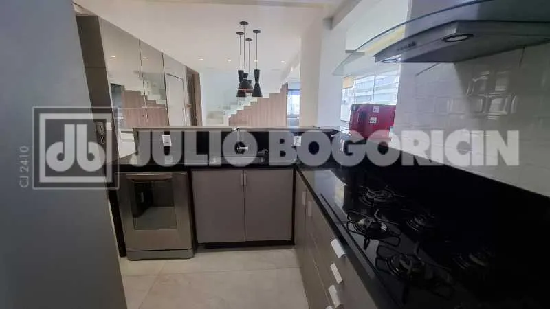 4-bedroom apartment with floor-to-ceiling windows — photo 17