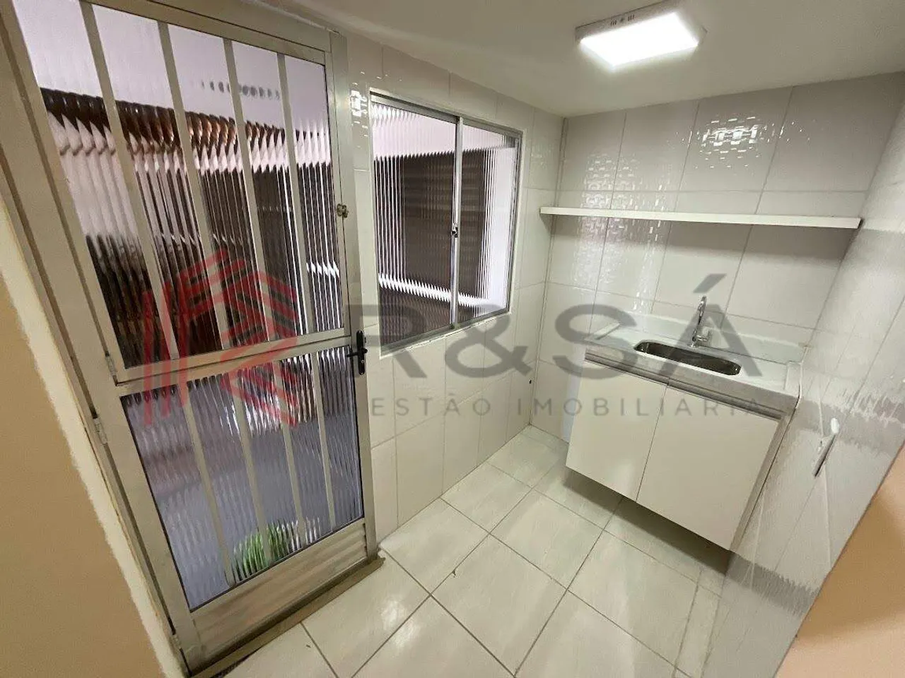 1-bedroom apartment with 1 bathroom and gas water heating