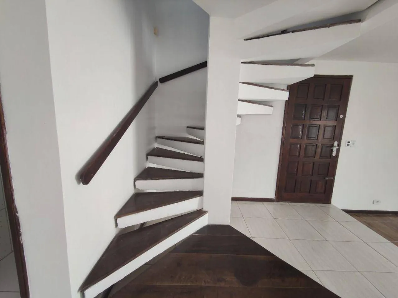 Two-story house with 3 bedrooms and 2 bathrooms — photo 5