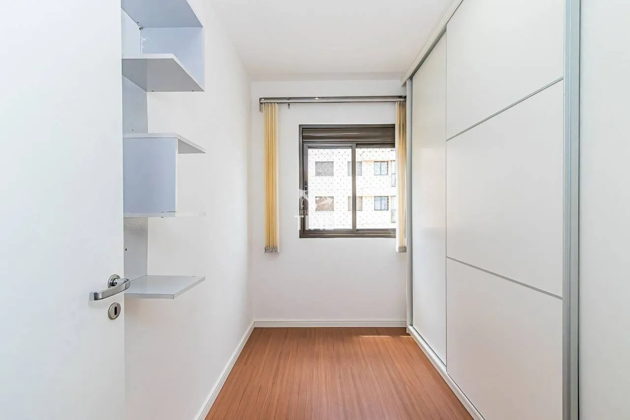 Wood or laminate floors in a 3-bedroom apartment, 78 m² — photo 32
