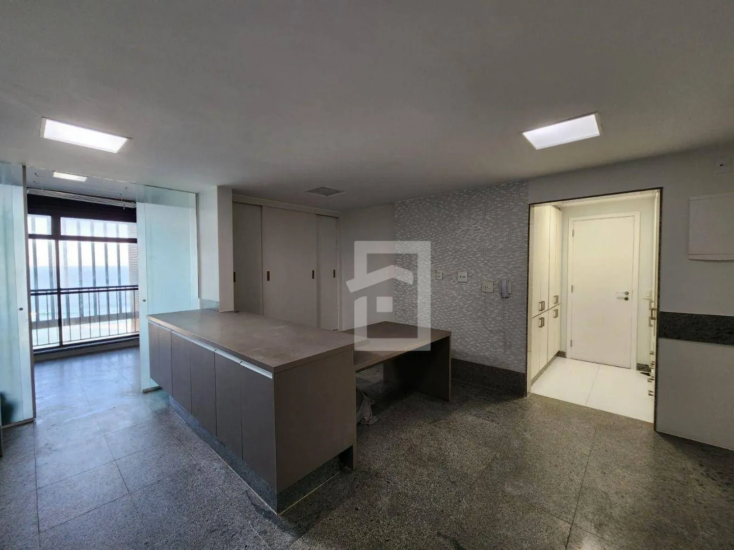 4-bedroom apartment with enclosed balcony and private garden — photo 69
