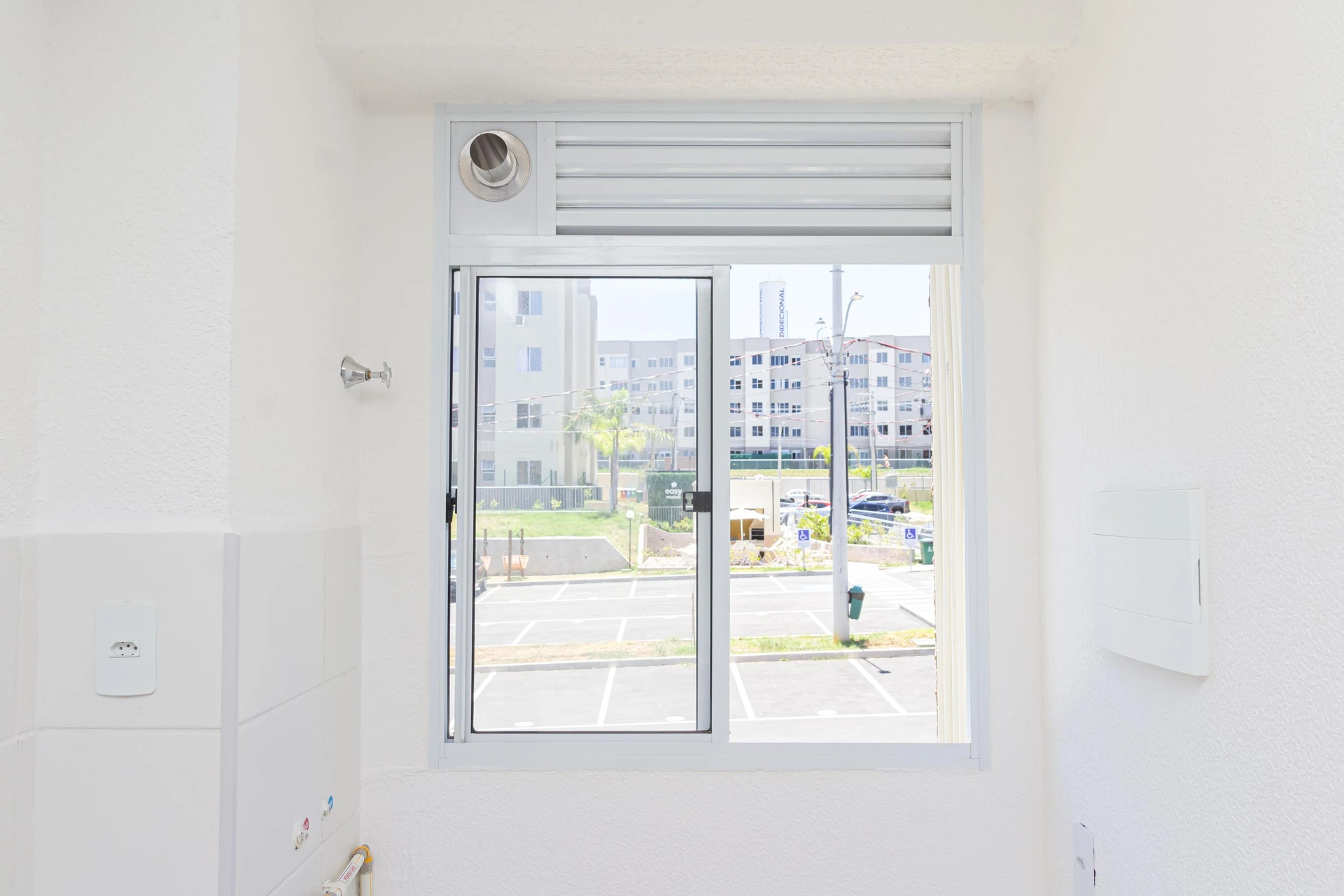 2-bedroom apartment in a building with a pool — photo 57