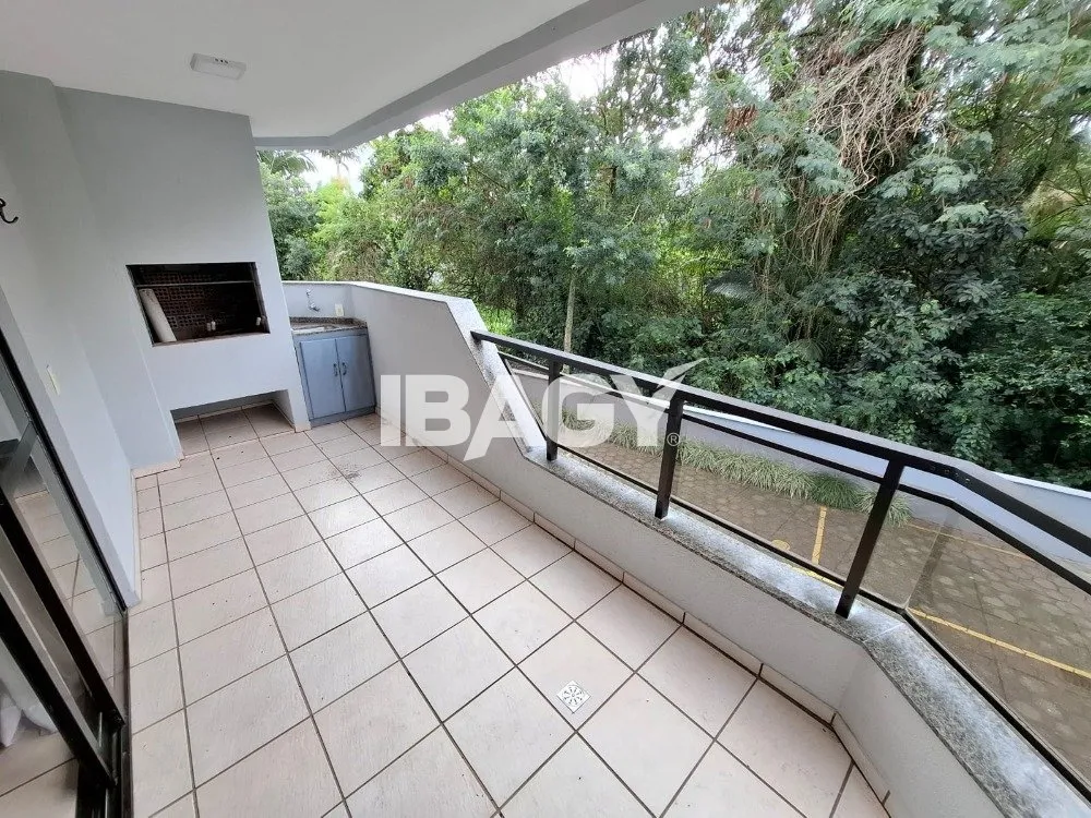 Apartamento amueblado de 3 dormitorios con balcón y parrilla — photo 10