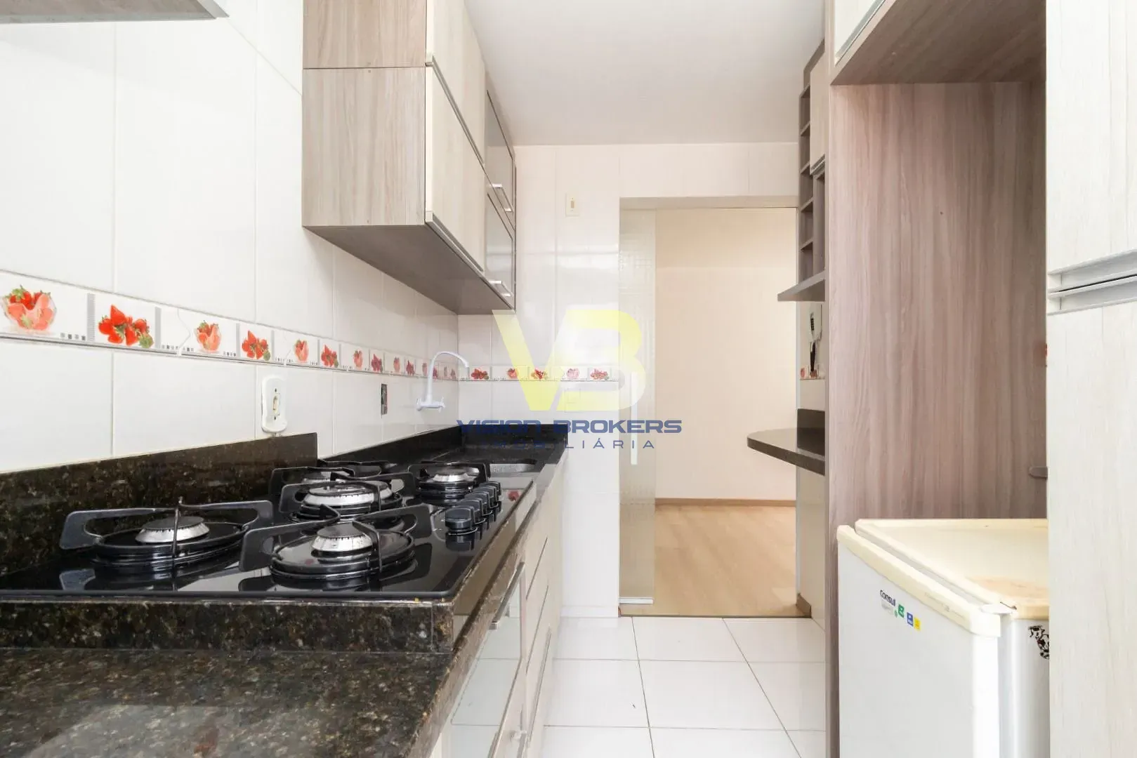2-bedroom apartment with wood or laminate floors in Curitiba — photo 17