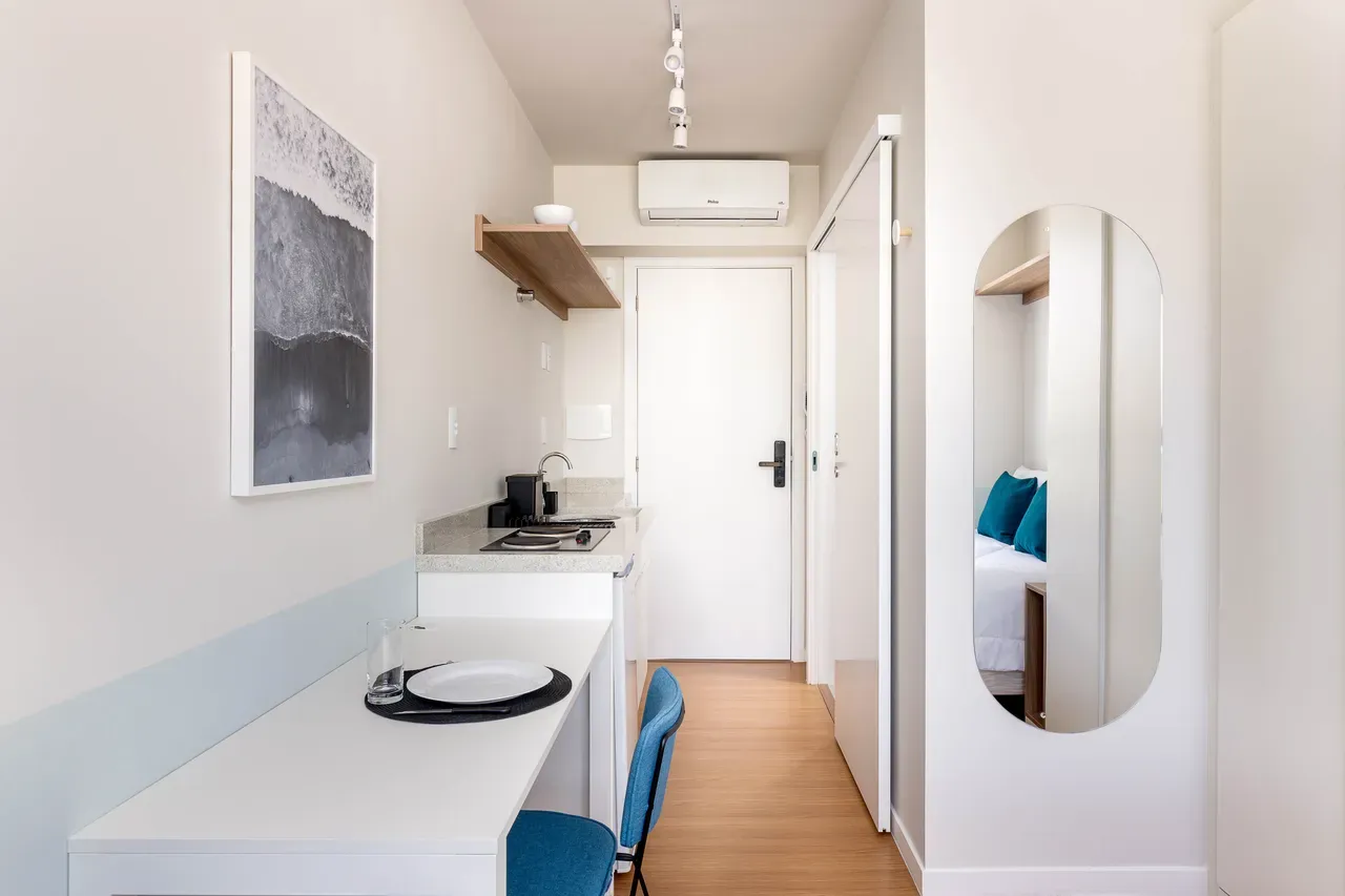 One-bedroom apartment in a building with a coworking space — photo 18