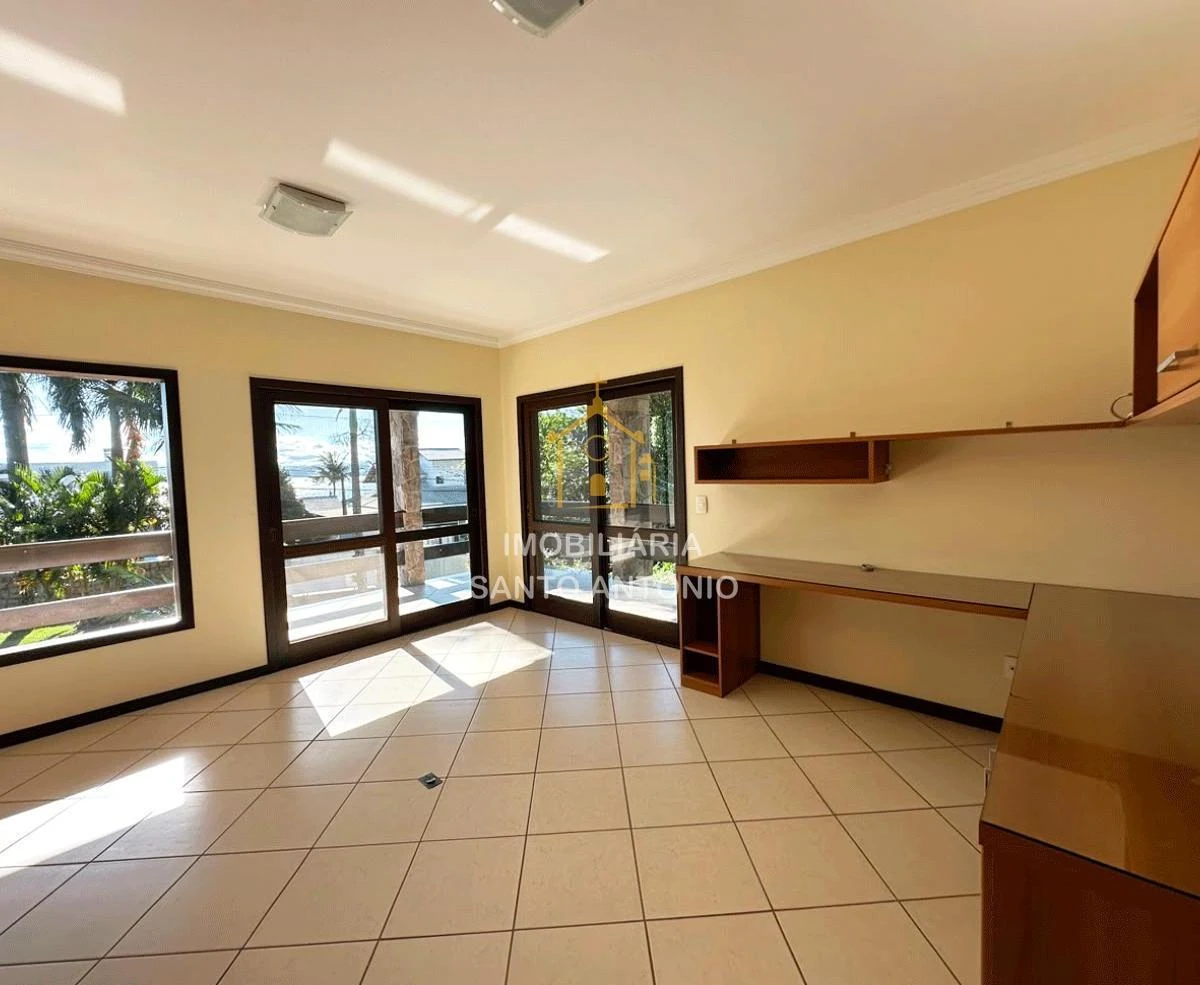 Ванна та 4 спальні: будинок 377 м² — photo 33
