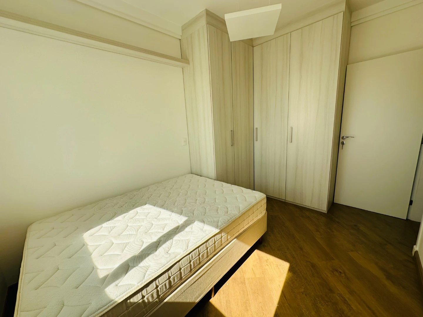 4-bedroom apartment in a building with a gym — photo 2