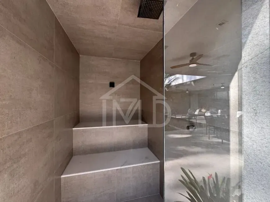 Джакузі та 4 спальні: будинок 800 м² — photo 9