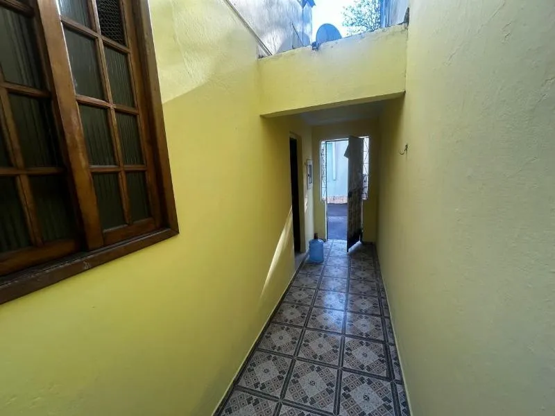 Casa com 3 dormitórios, 1 banheiro e cozinha fechada — photo 21