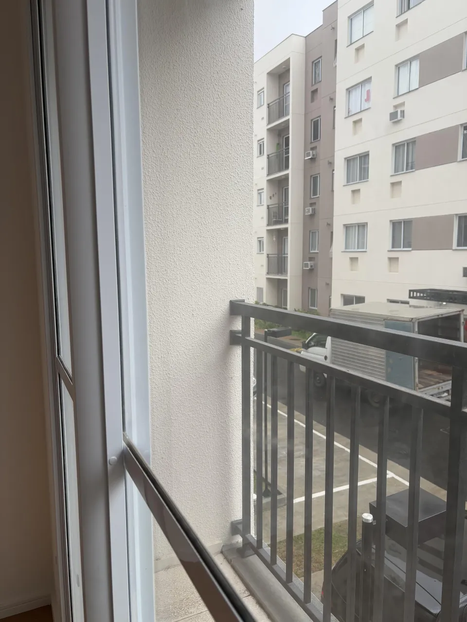 Unfurnished 1-bedroom apartment with 1 bathroom and parking — photo 11