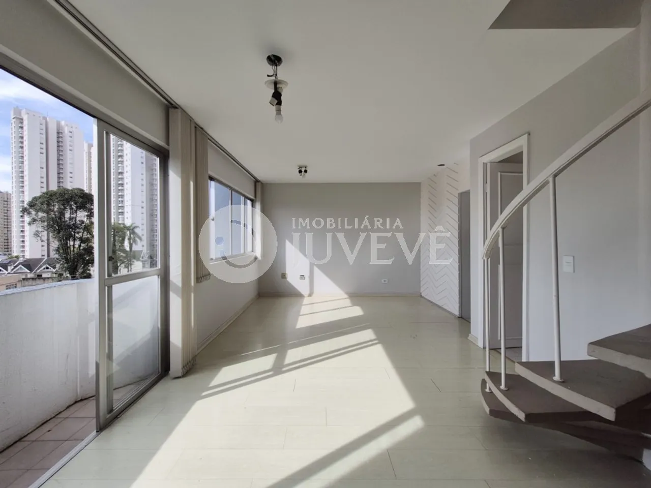 Apartamento duplex com 2 dormitórios e 2 banheiros — photo 4