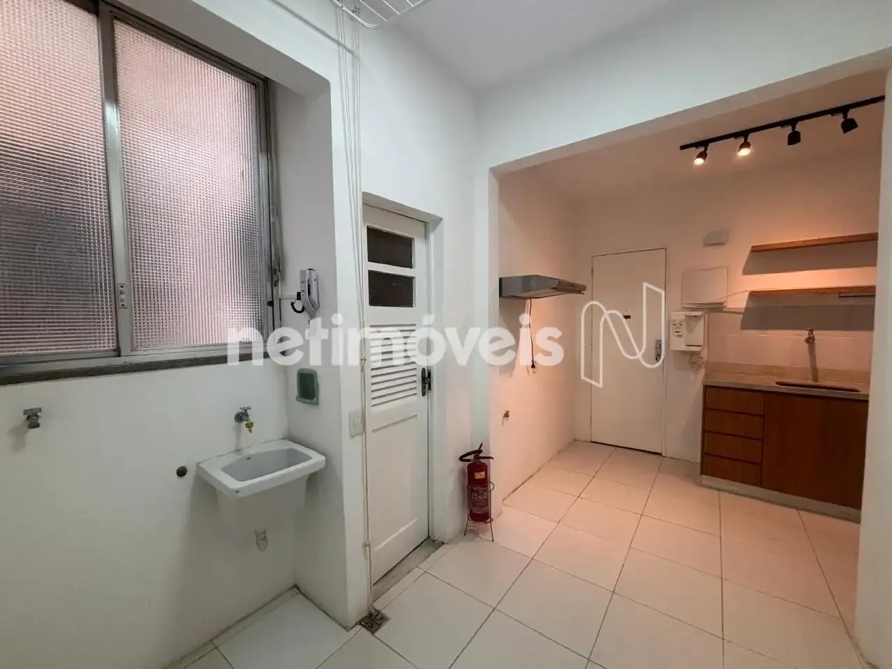 Wood or laminate floors in a 2-bedroom apartment, 78 m² — photo 14