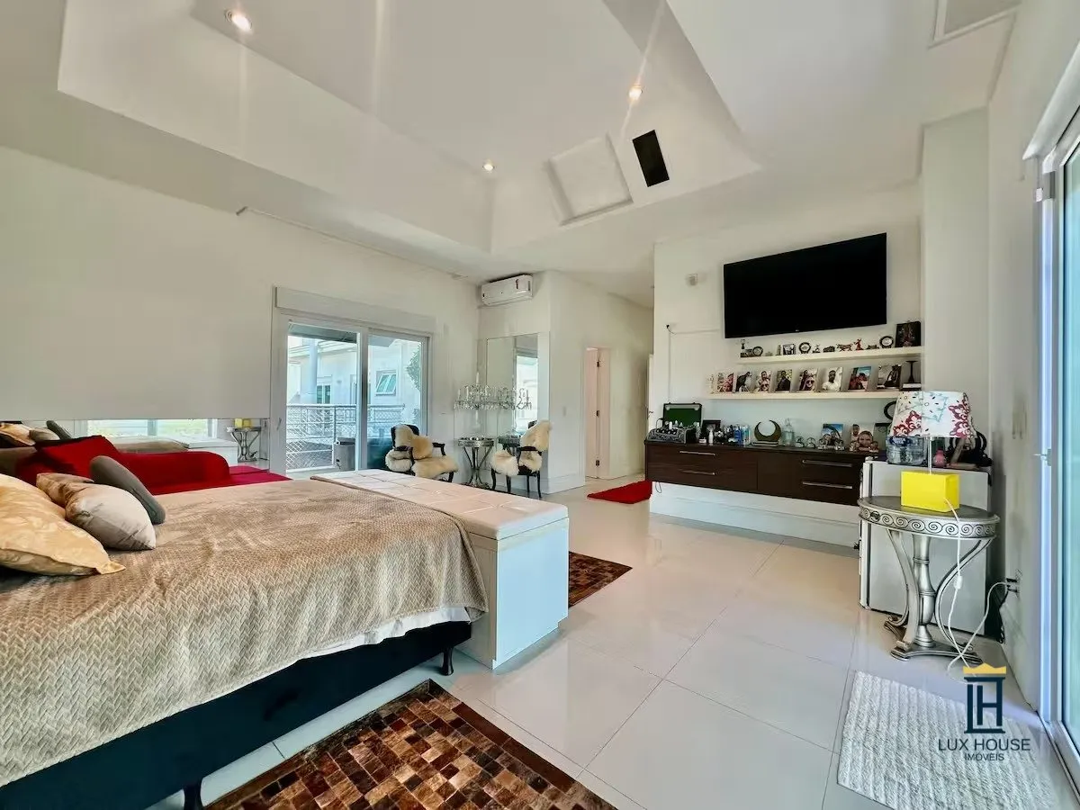 6-bedroom house with a bathtub in Florianópolis — photo 18
