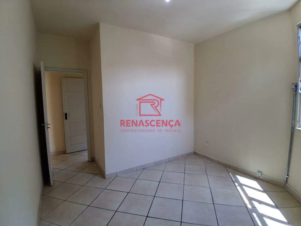 Walk-in closet in a 3-bedroom apartment, 130 m² — photo 21