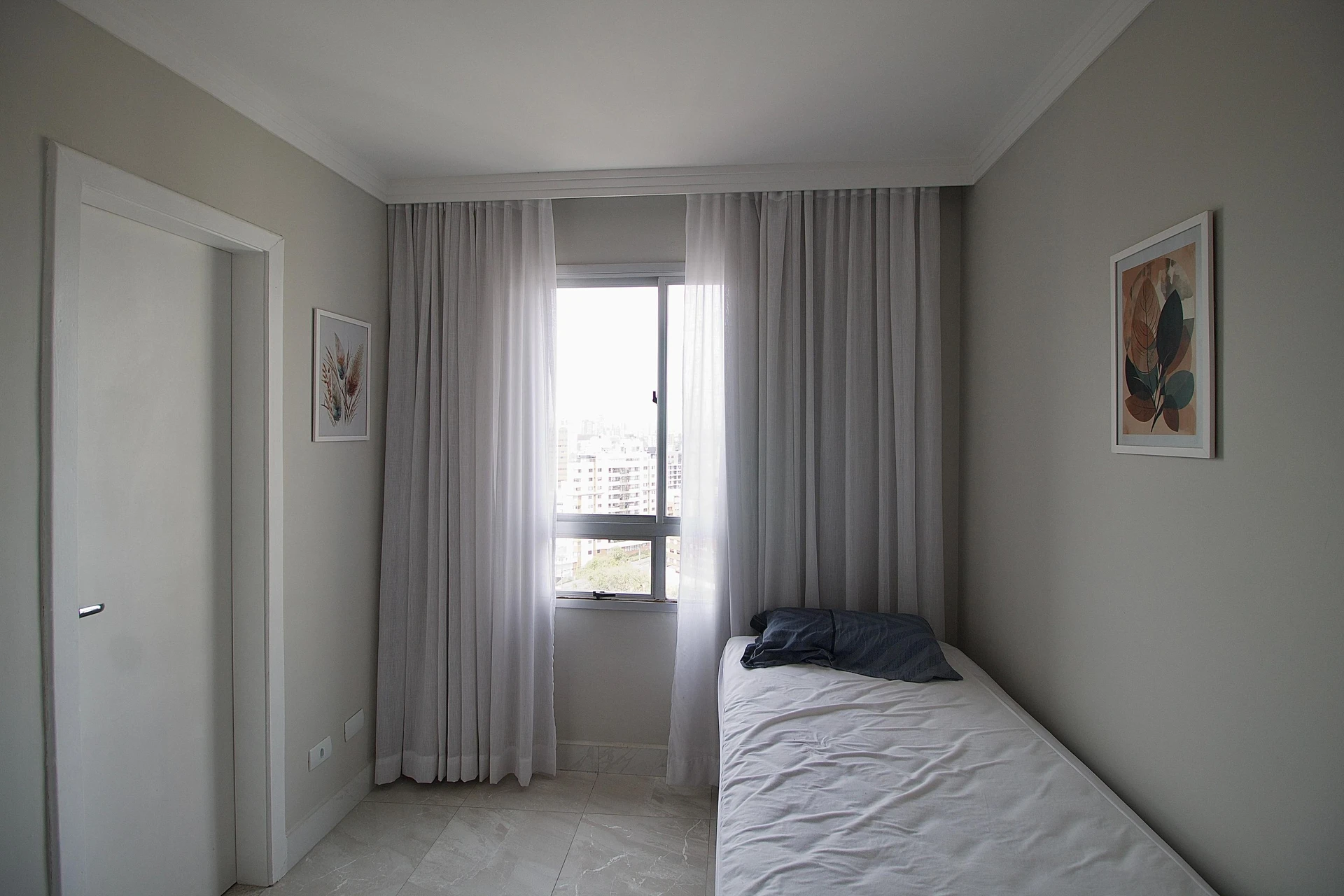 Floor-to-ceiling windows in a 2-bedroom apartment, 100 m² — photo 6