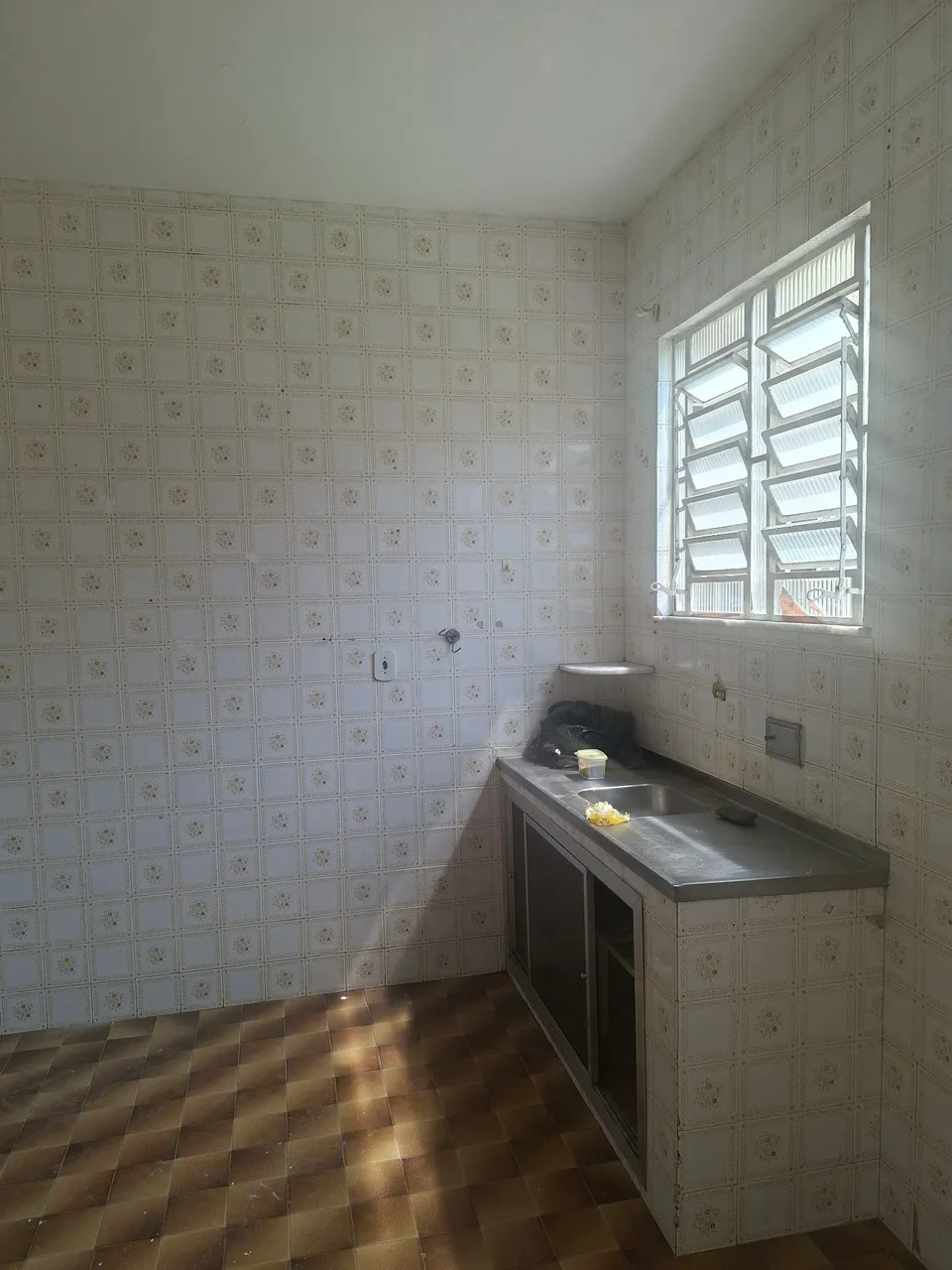 House with an electric shower and laundry area — photo 10